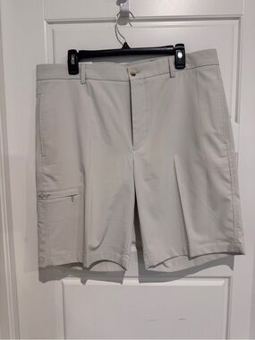 NWT Greg Norman Collection Light Beige Golf Cargo Shorts Size 36